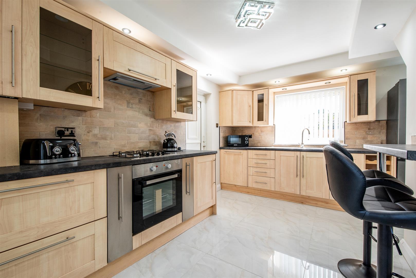 3 bed property in Farringdon Crescent, Preston